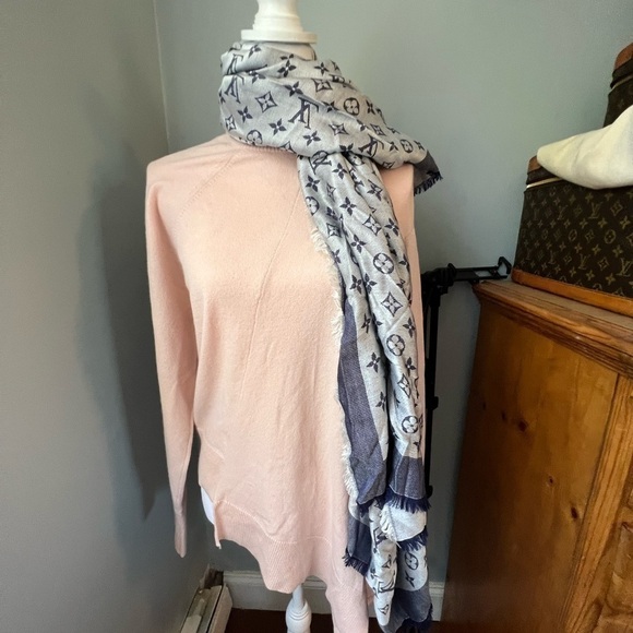 Louis Vuitton Tops - LOUIS vuitton sweater shirt (small) pink